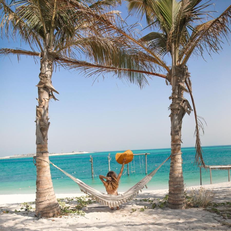 Hotel Nurai Island, Saadiyat Abú Dhabí Exteriér fotografie Hammock on the beach
