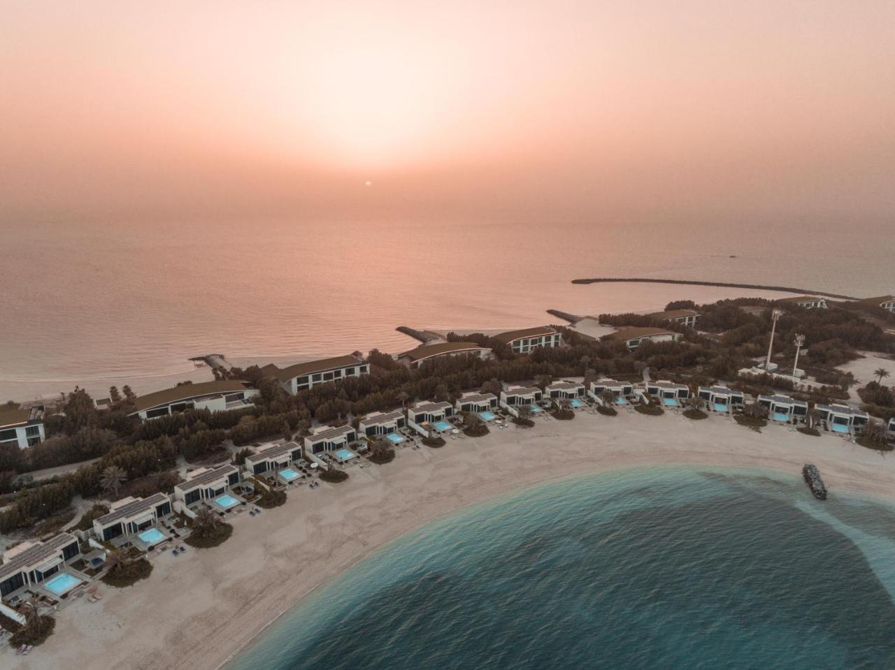 Hotel Nurai Island, Saadiyat Abú Dhabí Exteriér fotografie Aerial view of the resort